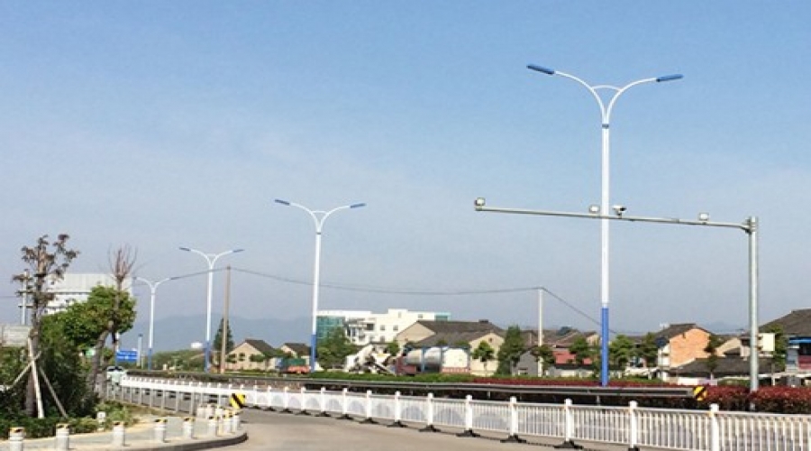 四明東路 12米雙挑路燈